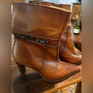 Gorgeous pair of real leather heeled boots - made in Brazil - size 10